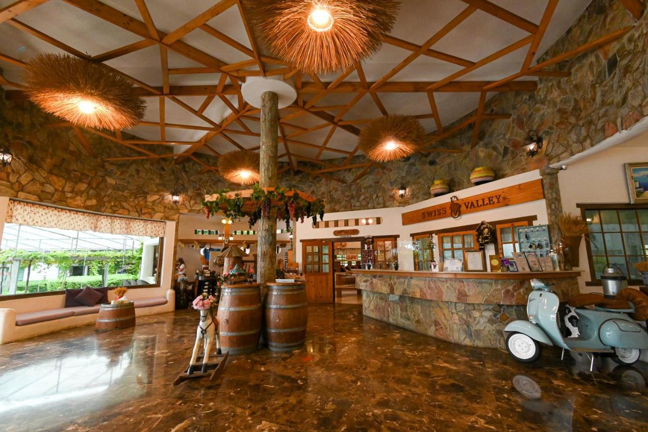 Swiss Valley Hip Resort Suan Phueng Esterno foto