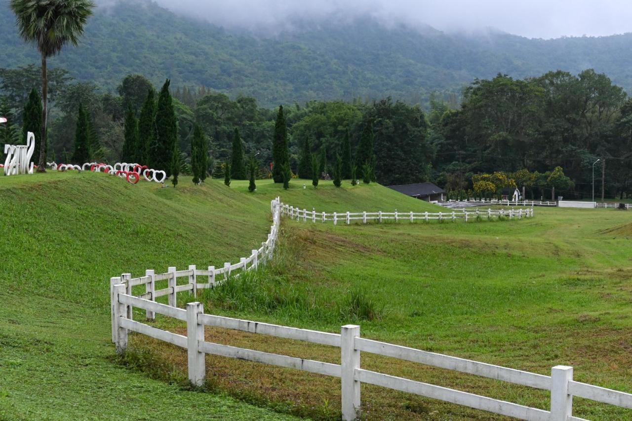 Swiss Valley Hip Resort Suan Phueng Esterno foto