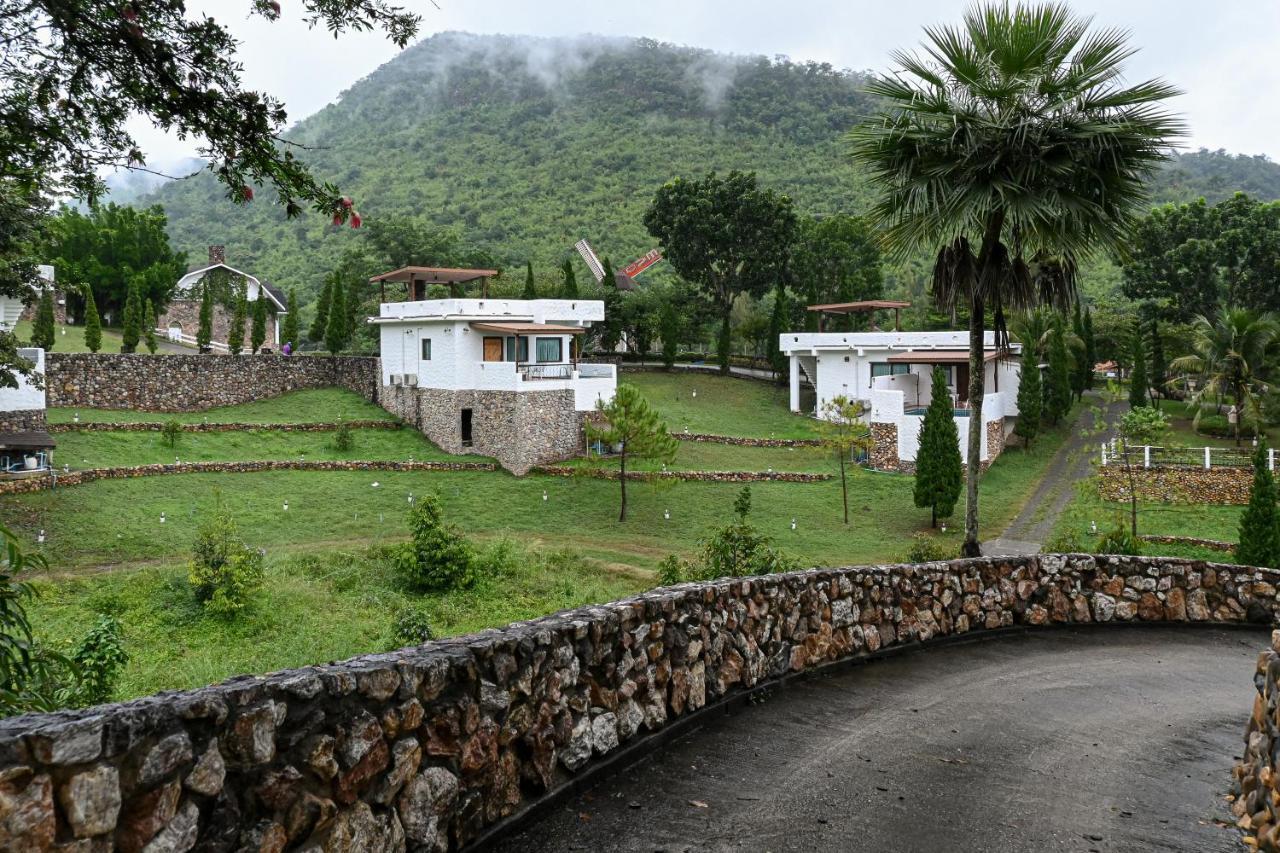 Swiss Valley Hip Resort Suan Phueng Esterno foto